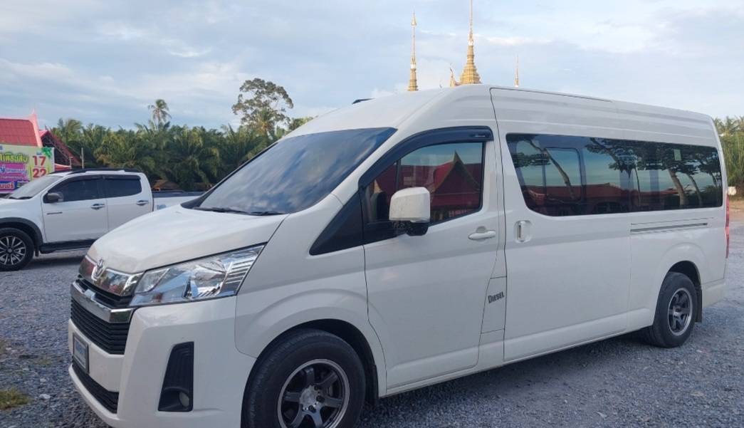 TOYOTA COMMUTER 2.8cc